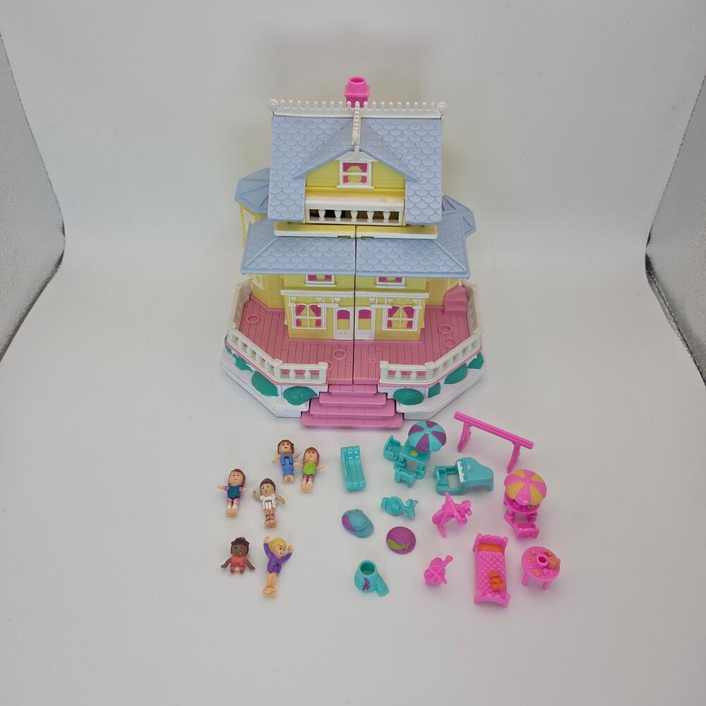 Vintage 1995 Polly Pocket Bluebird Pop Up Clubhouse 5 1/2 figures + Accessories